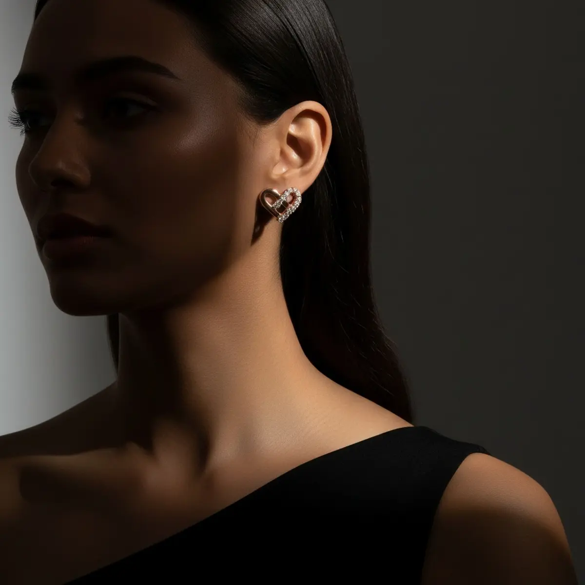 Crystal Mirage Halo  illusion halo that enhances brilliance.