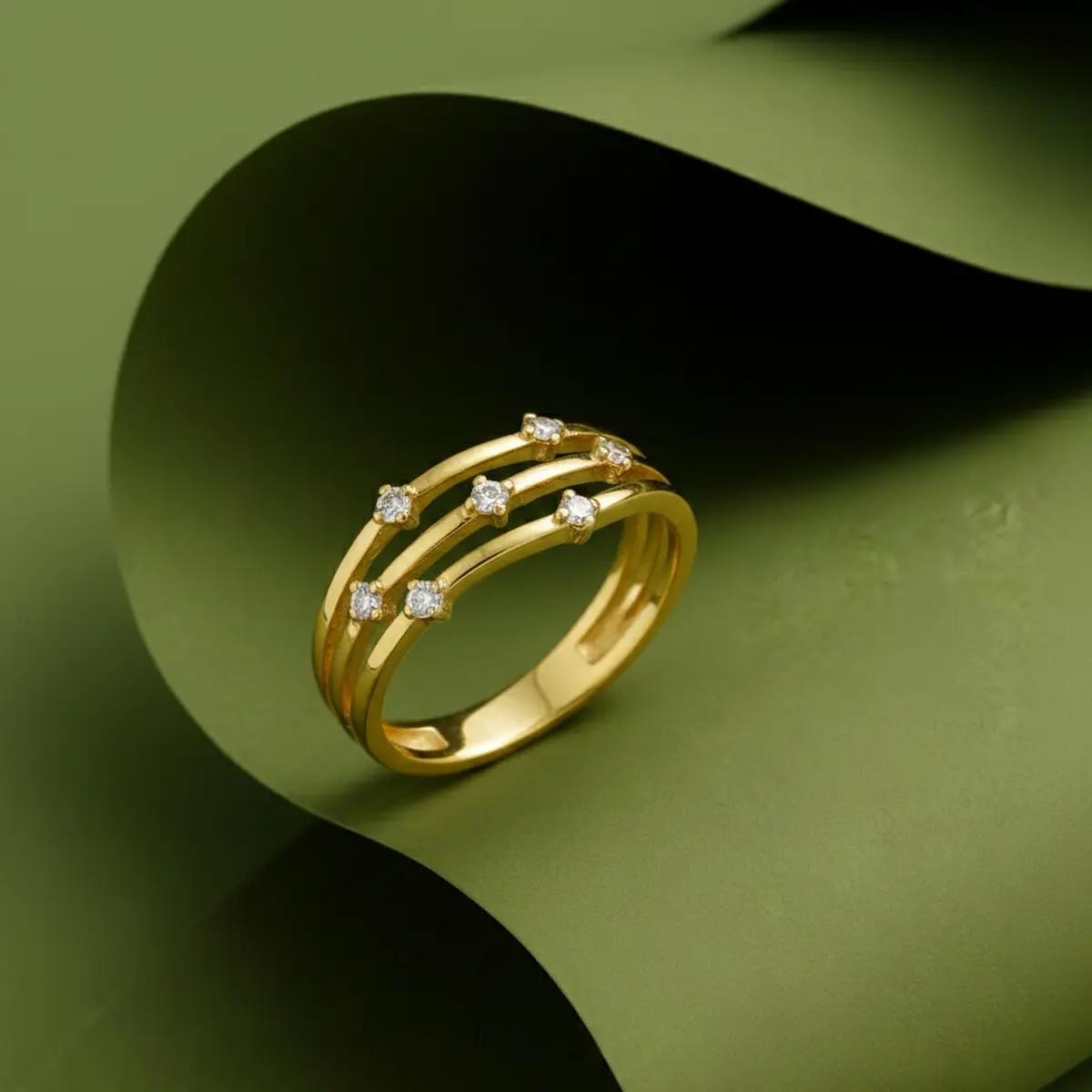 Serpentine Curve Embrace: A ring that wraps gracefully around the finger in a winding motion.
