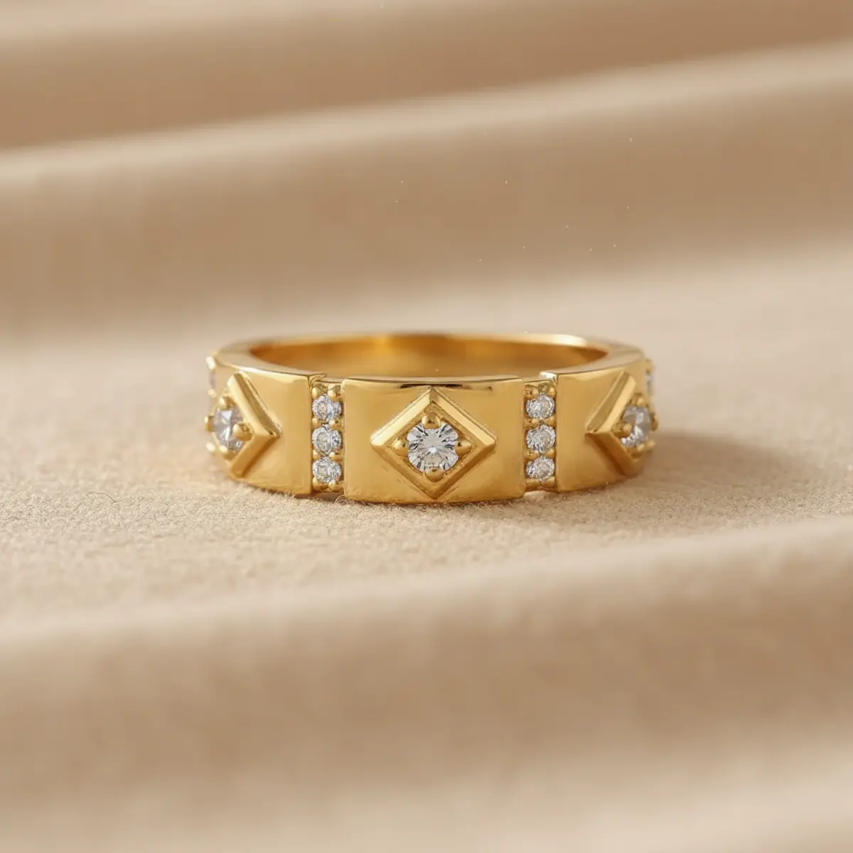 Luxe Rosalina Ring smooth rose-gold beauty with luxury detail.